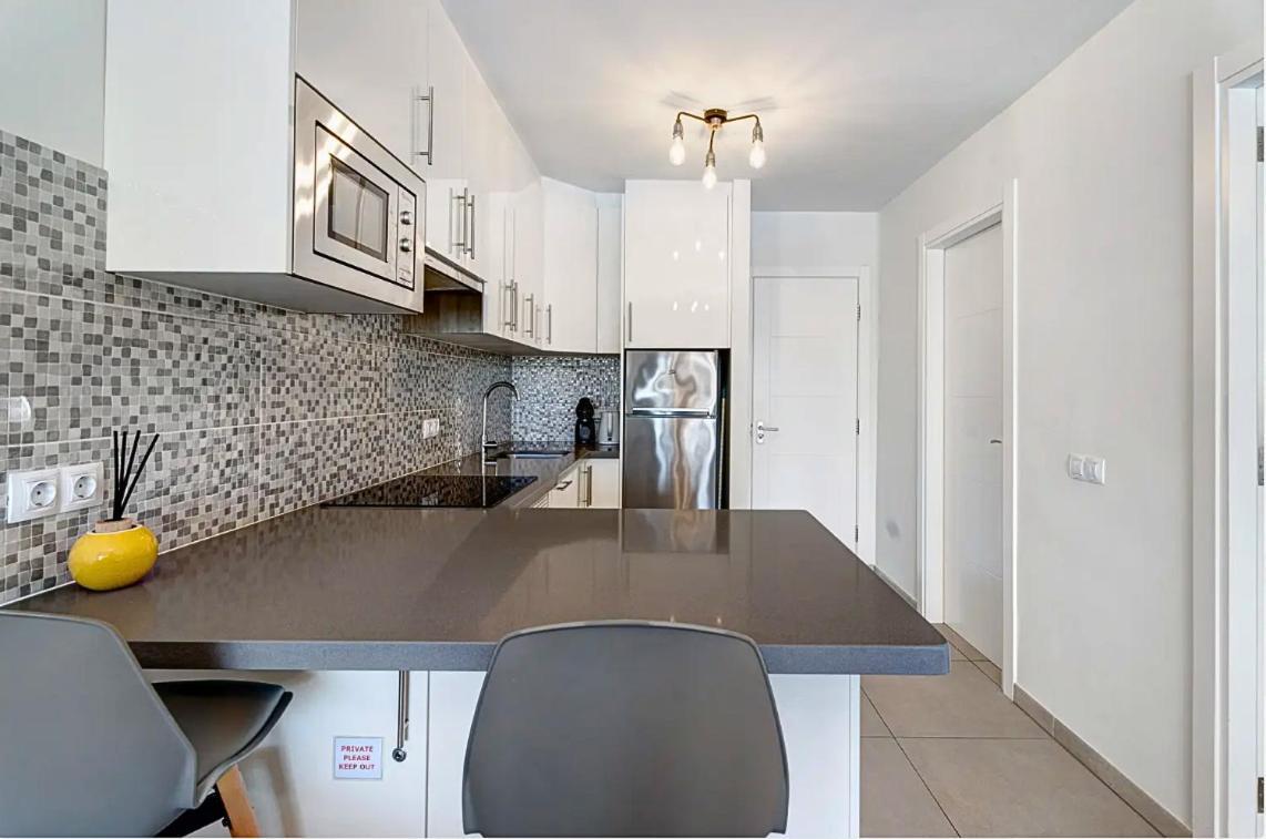 Apartamento De Lujo En Torre Del Sol, Playa De Las Americas Арона Экстерьер фото